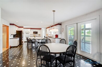 Kitchen/Dining Room Combo