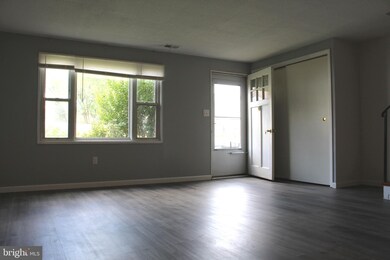 3104 Ryerson Cir, Halethorpe, MD 21227 - photo 2