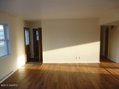 263-503765 living room (2)
