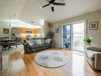 3890 Shannon Dr unit 7, Warren, MI 48091 - photo 6