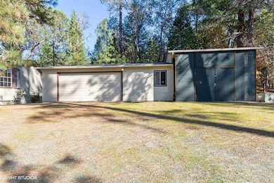 260 Pine Dell Ln, Grants Pass, OR 97526 - photo 3