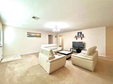 7927 Woodland Pine Dr, Houston, TX 77040 - photo 5