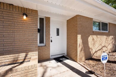 904 Trailwood Dr, Hurst, TX 76053 - photo 3