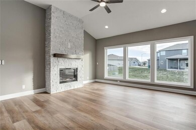 22470 S Jefferson St, Spring Hill, KS 66083 - photo 4