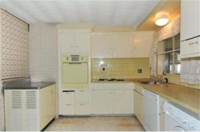 24 Doris Rd, Framingham, MA 01701 - photo 3