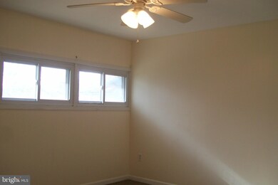 69 Outlook Ln, Levittown, PA 19055 - photo 7