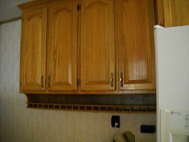 Kitchen. Laundry Hookups