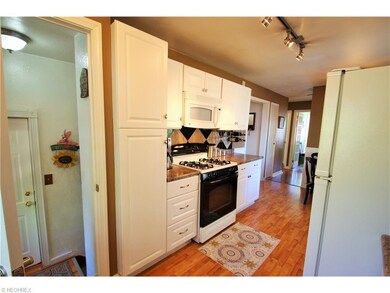 Updated kitchen and appliances