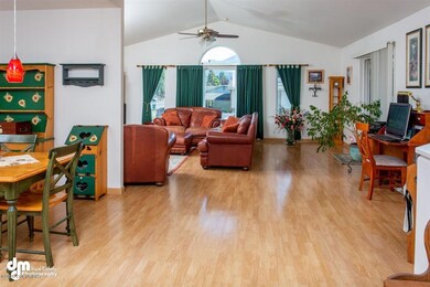 26-Living Room_DMD_4122