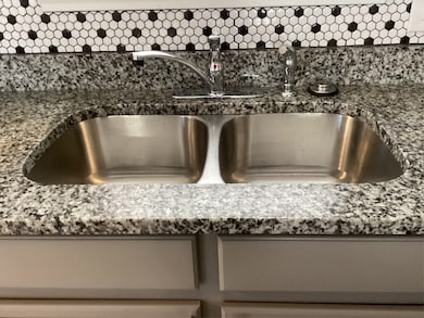 1175 Tomahawk Dr, Dallas, TX 75253 - photo 6