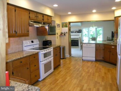 425 Country Club Rd, Phoenixville, PA 19460 - photo 5