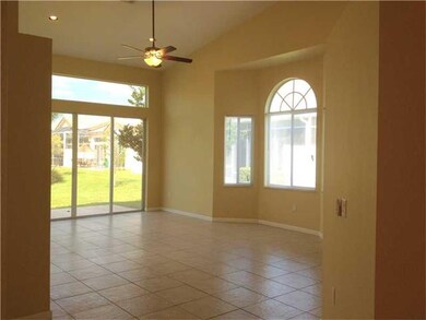 5079 Madison Lakes Cir E unit 33, Davie, FL 33328 - photo 2