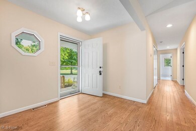 110 Greentree Cir, Aurora, OH 44202 - photo 7