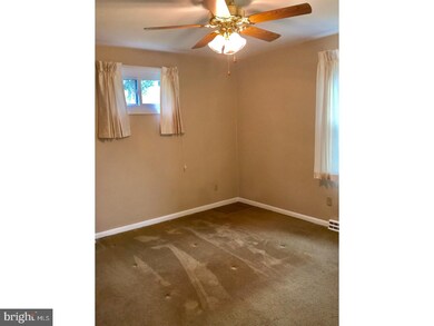 2304 Mckinley Ave, Reading, PA 19609 - photo 4