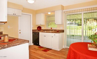 Eat-in Kitchen