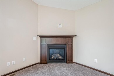 2108 Holly Meadow Ave SW, Cedar Rapids, IA 52404 - photo 3