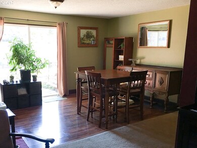 709 W Main St, Molalla, OR 97038 - photo 4