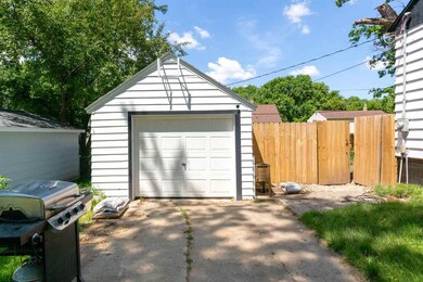 808 Hanna Blvd, Waterloo, IA 50701 - photo 3