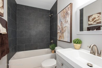 1888 Carnation Ct unit D, Aurora, IL 60506 - photo 3