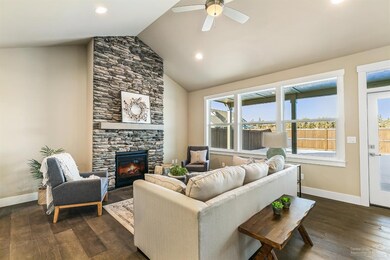 4153 SW Badger Ct, Redmond, OR 97756 - photo 5