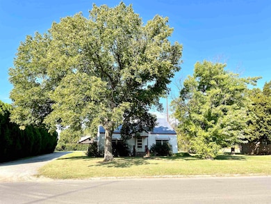 601 N Elm St, Mooreland, OK 73852 - photo 3