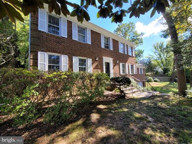 8440 Chapelwood Ct, Annandale, VA 22003 - photo 7