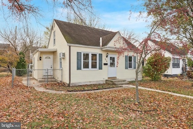 878 Warren St, Pottstown, PA 19464 - photo 2