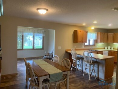 514 Woodpointe Dr, Woodville, OH 43469 - photo 5