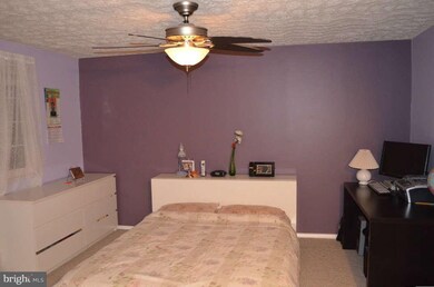 6046 Tree Swallow Ct, Columbia, MD 21044 - photo 5