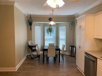 EAT IN AREA OF THE KITCHEN