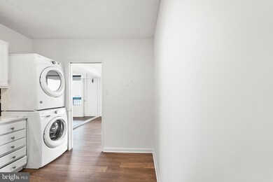 Skyline Plaza unit 713-N, Baileys Crossroads, VA 22041 - photo 3