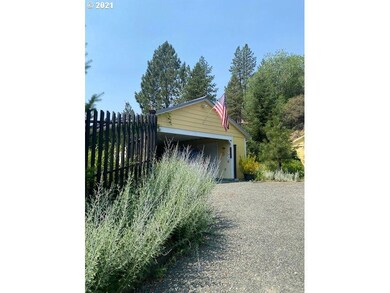 211 N Humbolt St, Canyon City, OR 97820 - photo 2