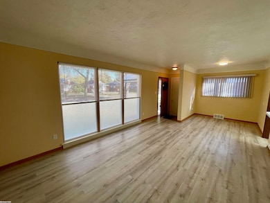 20844 Frazho St, Saint Clair Shores, MI 48081 - photo 3