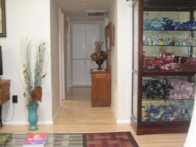 HALLWALL TO GUEST BEDROOM & BATH