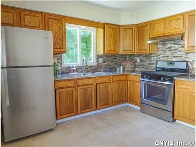 Kitchen. WOW, what a kitchen! This eat-in kitchen 
