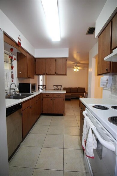 6803 Cresthill Ct, Tampa, FL 33615 - photo 7