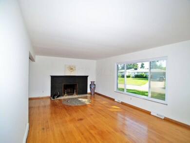 Living Room (2)