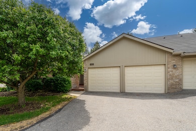 4123-foxpointe-dr-west-bloomfield-mi-uni