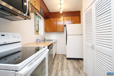2305 N Berkshire Rd unit A, Charlottesville, VA 22901 - photo 7