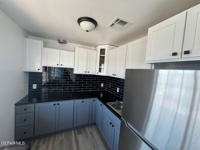 540 S Yarbrough Dr unit 6, El Paso, TX 79915 - photo 6