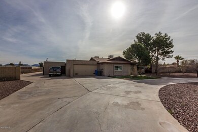 AMPLE PARKING FOR ENTERTAINING