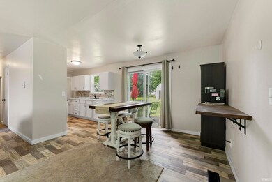 300 E Pickwick Dr, Syracuse, IN 46567 - photo 7