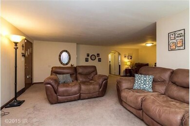 6407 Forest Ct, Windsor Heights, IA 50324 - photo 4