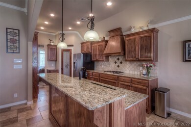 Granite & crown molding throughout