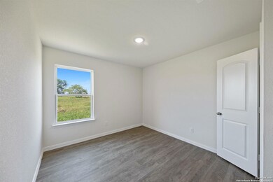 2419 Mcnutt St, San Antonio, TX 78222 - photo 5