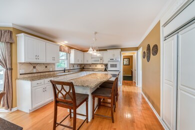 2568 Bangert Ln, Naperville, IL 60564 - photo 6