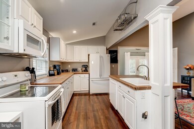 229 Lake Rd, Pasadena, MD 21122 - photo 7