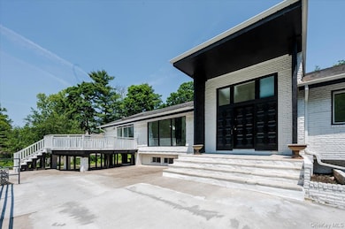 452 E Shore Rd, Great Neck, NY 11024 - photo 2