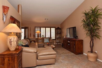 009_LIVING ROOM