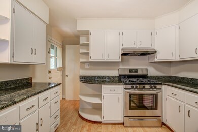 6035 Vista Dr, Falls Church, VA 22041 - photo 7